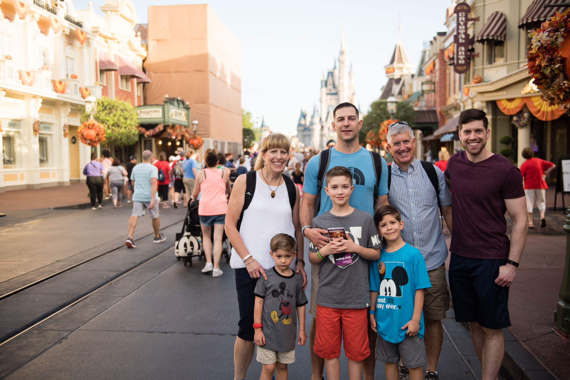 Family-and-kids-at-disney-world-magic-kingdom-Pictures-by-Megan-Cieloha