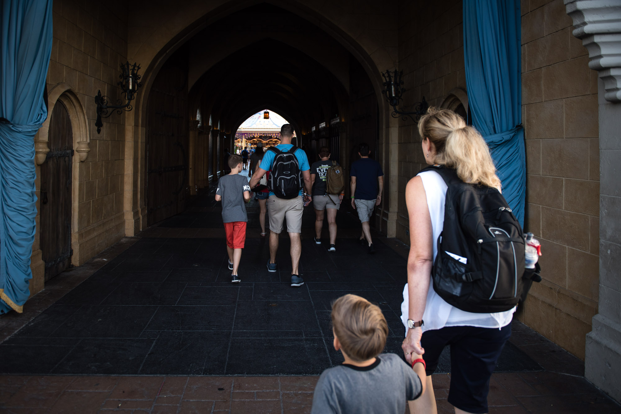 Family-and-kids-at-disney-world-magic-kingdom-Pictures-by-Megan-Cieloha