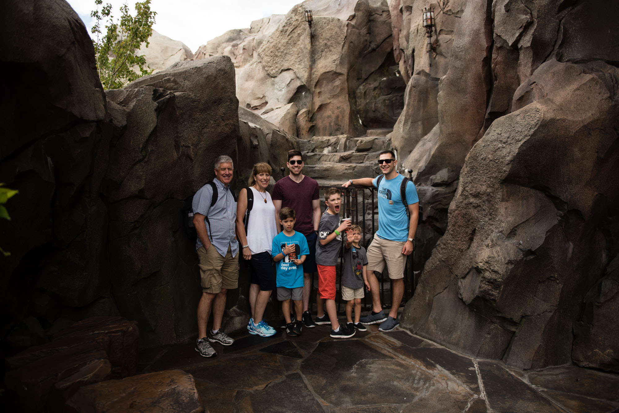 Family-and-kids-at-disney-world-magic-kingdom-Pictures-by-Megan-Cieloha
